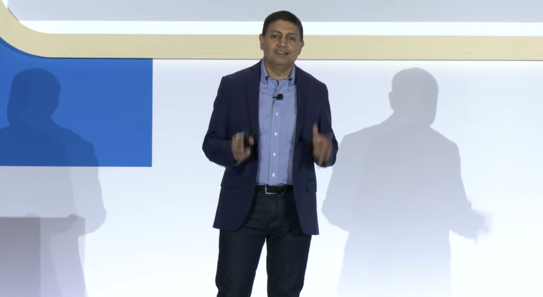 Ravi Murthy on stage