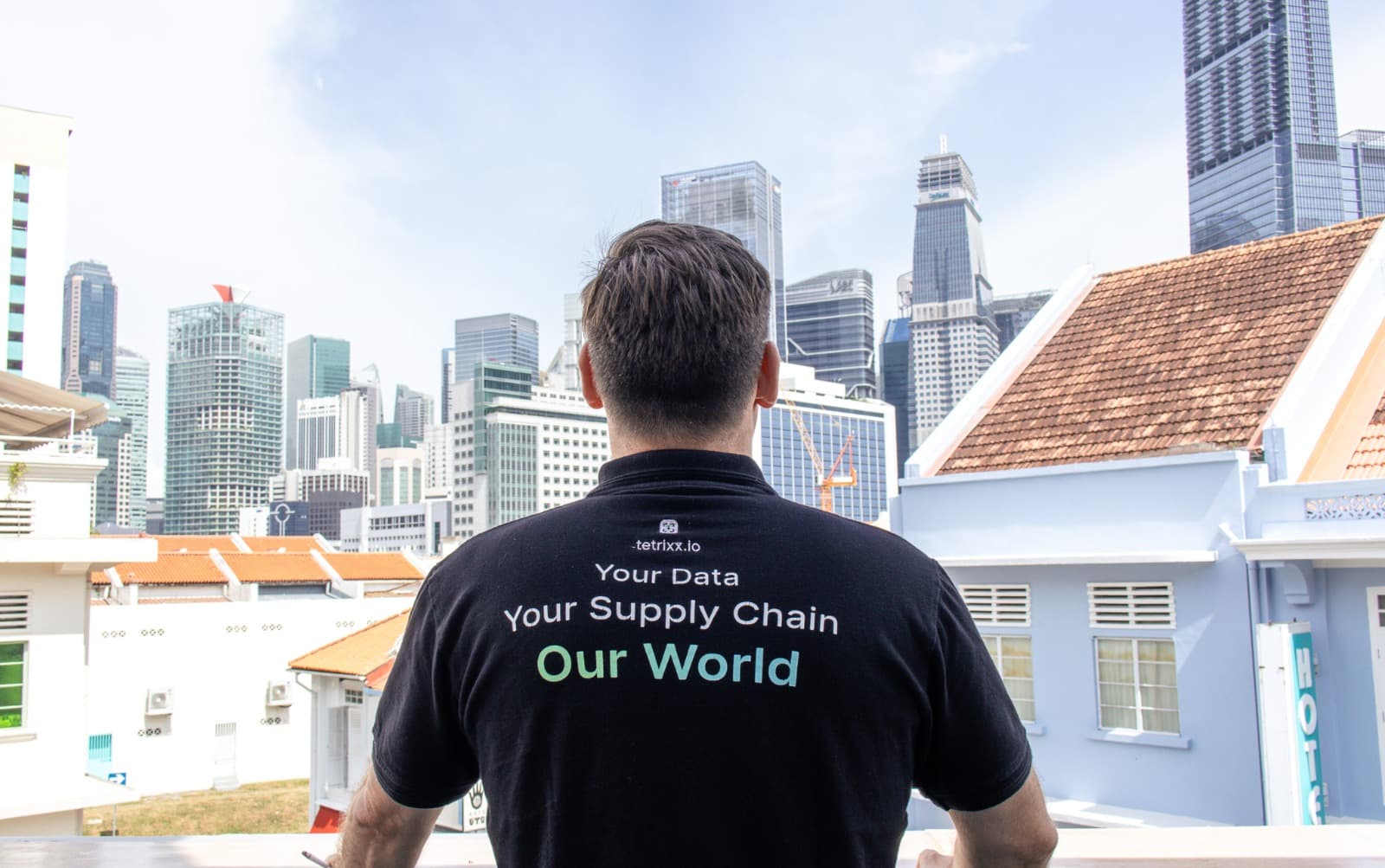 TetriXX slogan at the back of a man wearing a tshirt