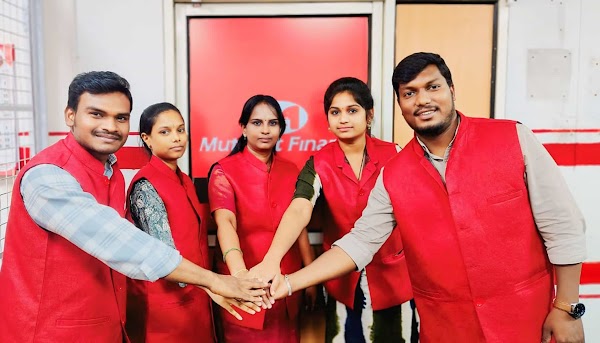 Muthoot staff