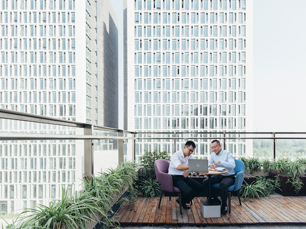 61-men-working-cityscape-Frame-1340x1006