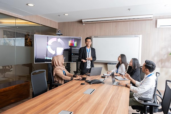 Erajaya representatives in a meeting