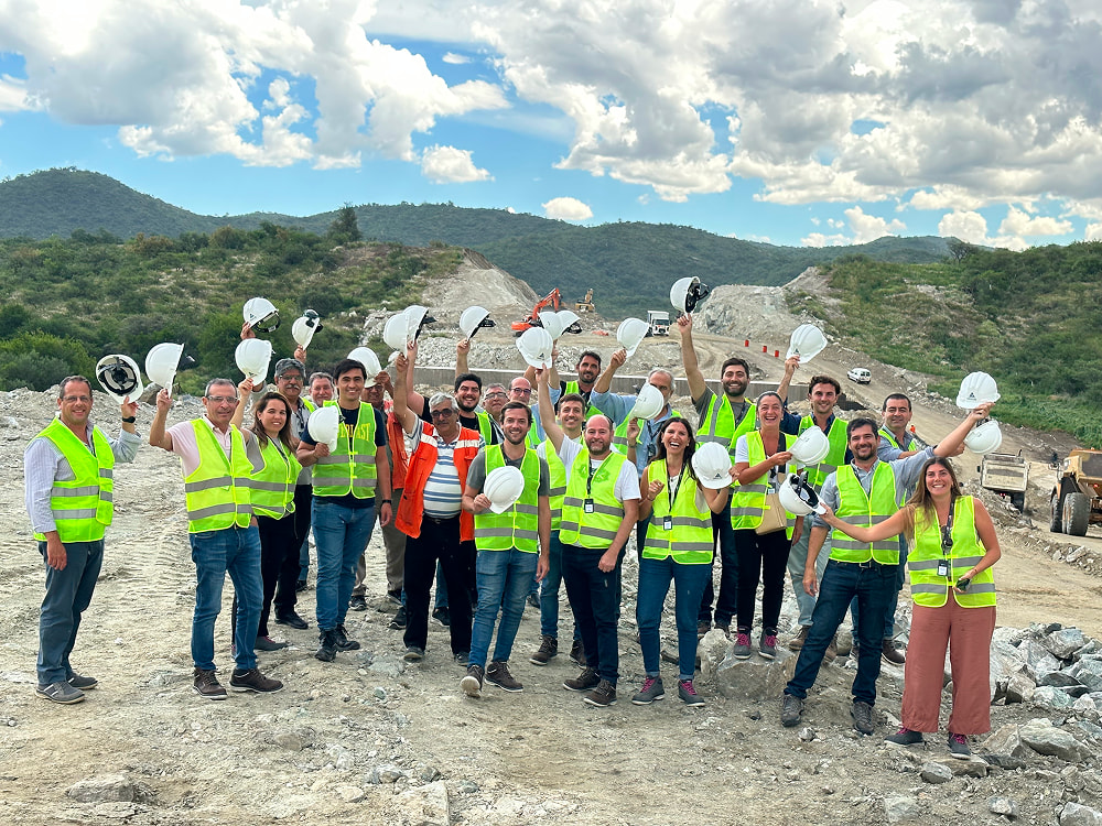 Ejecutivos de Grupo Paolini visitan una obra vial