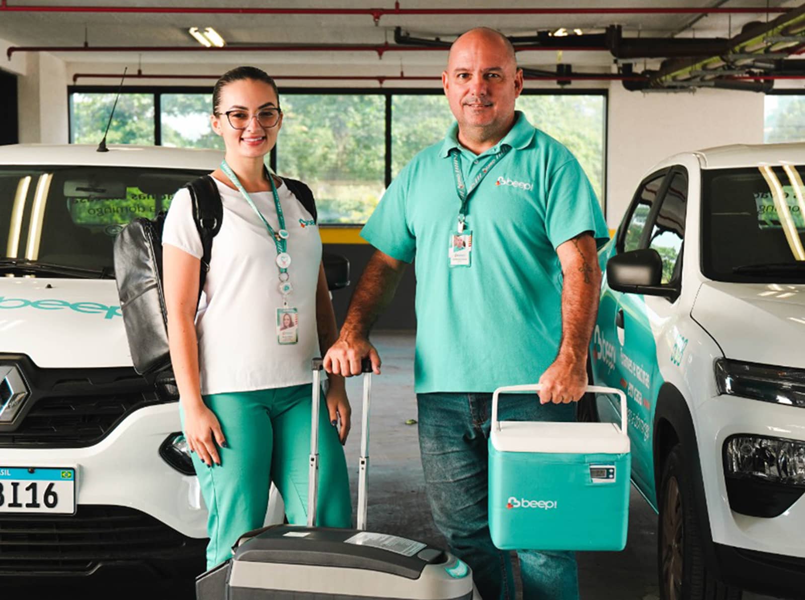 Beep Saúde healthcare professionals in parking lot