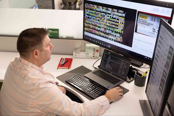 Man tracking products on the computer using Simbe