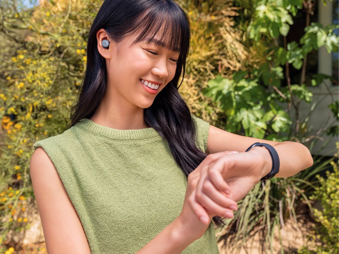 Image of woman wearing Pixel Watch 4