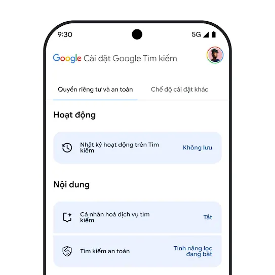 Hình ảnh màn hình điện thoại thông minh đang hiển thị các chế độ cài đặt của Google Tìm kiếm, trong đó có Nhật ký hoạt động trên Tìm kiếm, Cá nhân hoá dịch vụ tìm kiếm và Tìm kiếm an toàn.