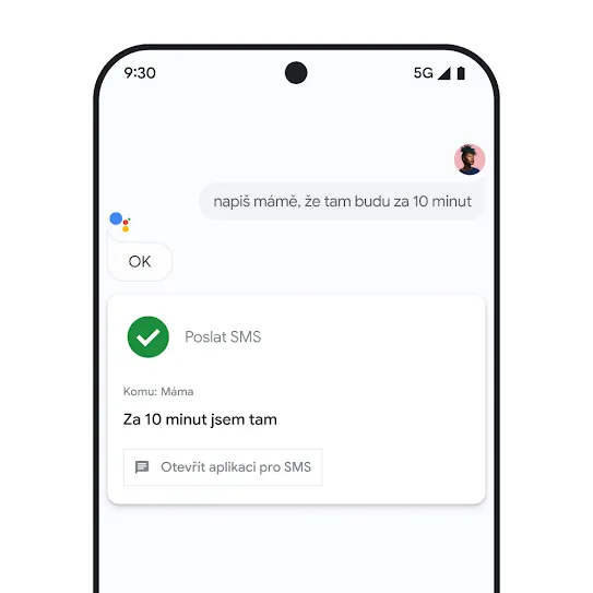 Vizualizace obrazovky chytrého telefonu s otevřeným Asistentem Google ukazující hlasovou interakci k odeslání textové zprávy členovi rodiny.