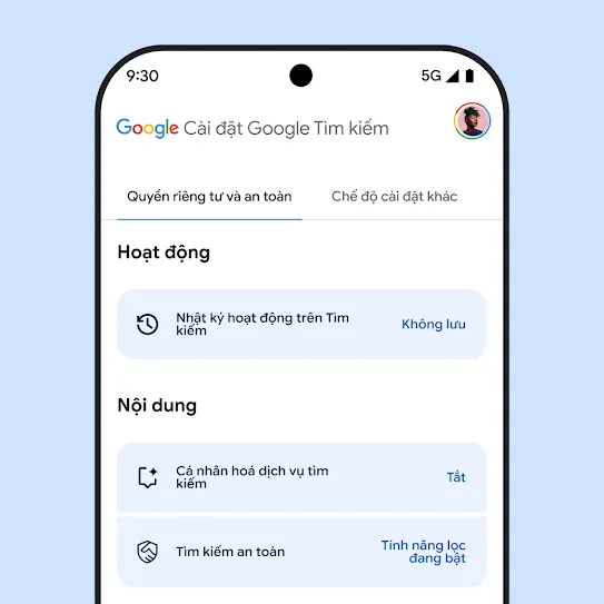 Hình ảnh màn hình điện thoại thông minh đang hiển thị các chế độ cài đặt của Google Tìm kiếm, trong đó có Nhật ký hoạt động trên Tìm kiếm, Cá nhân hoá dịch vụ tìm kiếm và Tìm kiếm an toàn.