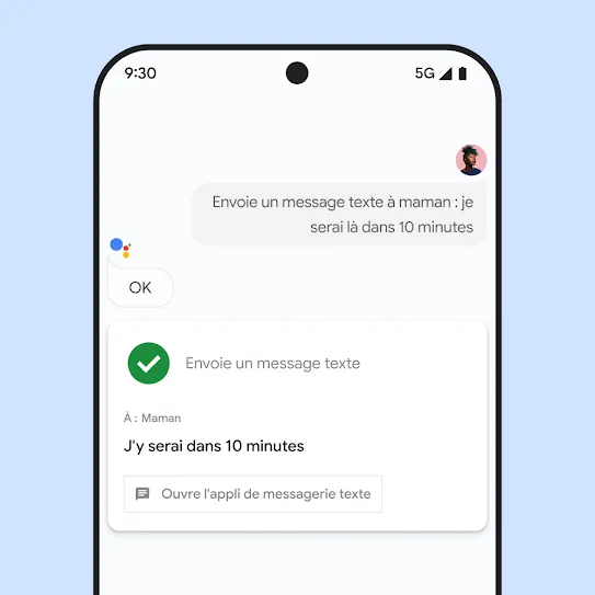 Une image d'un écran de téléphone intelligent avec l'Assistant Google ouvert, affichant une interaction vocale pour envoyer un message texte à un membre de la famille.