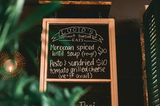 Personalizing business profiles