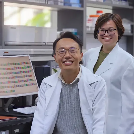 Researchers, Dr. Su Datt and Dr. Sylvia Chieng in the laboratory in Universiti Kebangsaan Malaysia