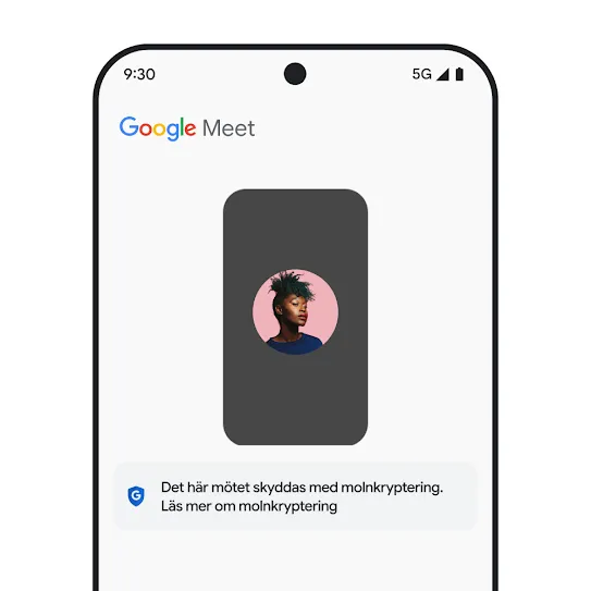 Bild av en smartphone-skärm med Google Meet öppet. Under mötet visas ett meddelande med information om molnkryptering.