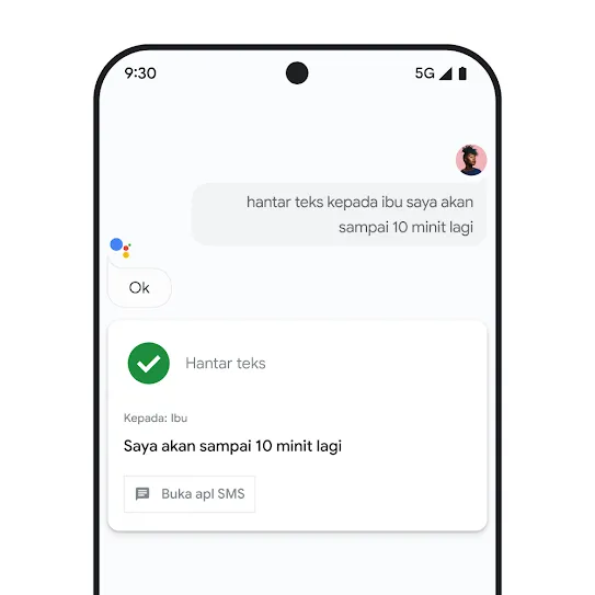 Visual skrin telefon pintar dengan Google Assistant dibuka, yang memaparkan interaksi suara penghantaran teks kepada ahli keluarga.