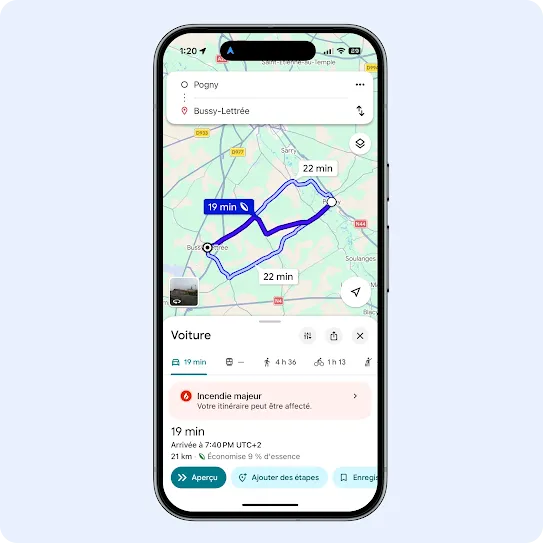 Écran de smartphone qui affiche un itinéraire de navigation Google Maps entre Cáceres et Madrid. La carte met en évidence un itinéraire routier en bleu. Sous la carte, une bannière d'avertissement rouge s'affiche avec le message "L'itinéraire peut être affecté par un incendie grave."