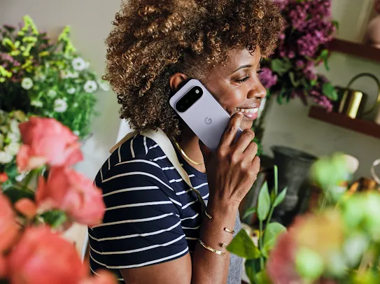 Person holding Pixel phone