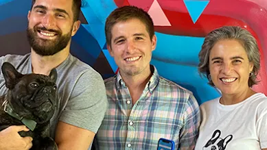 In the photo, the founders of Oliver Pets. The one on the left has a dog.