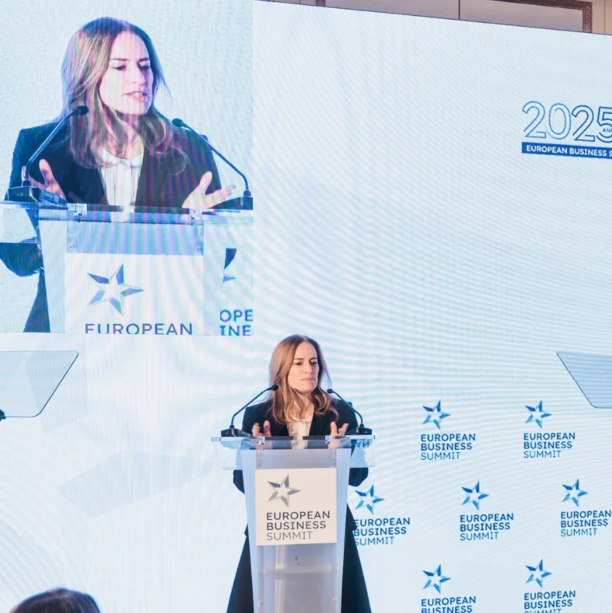 Image of Debbie Weinstein on stage delivering the keynote