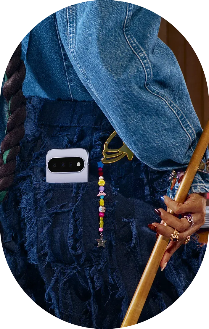 Person with a smartphone in the back pocket with Theft Detection Lock feature activated