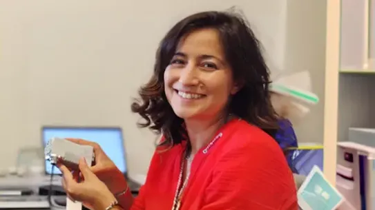 Neurescence story - A lady is smiling.