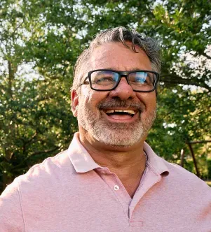 A photograph of f Dan J., a computer science and technology teacher based in Florida and graduate of Google AI Essentials