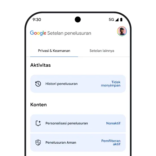 Visual setelan Google Penelusuran di layar smartphone, termasuk setelan untuk histori Penelusuran, Personalisasi penelusuran, dan SafeSearch.