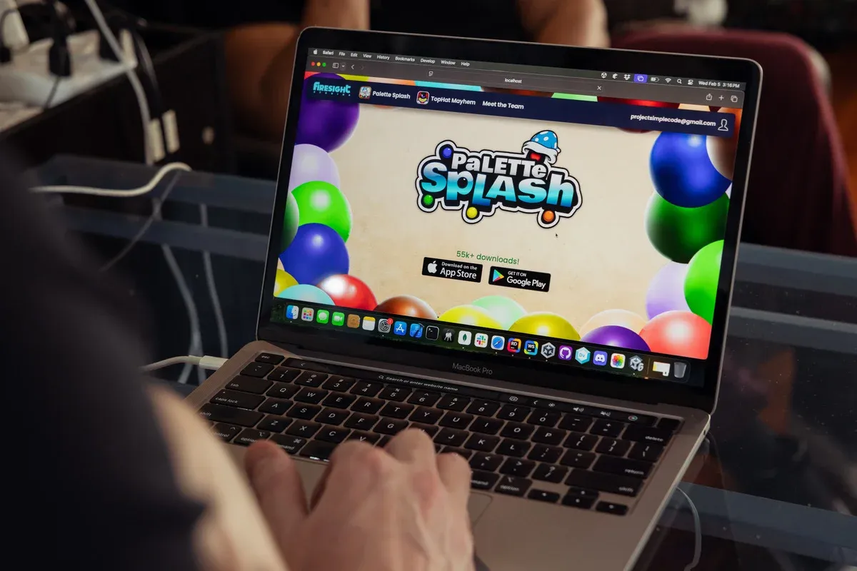 Palette Splash is a free color-blending puzzle game available on Google Play.