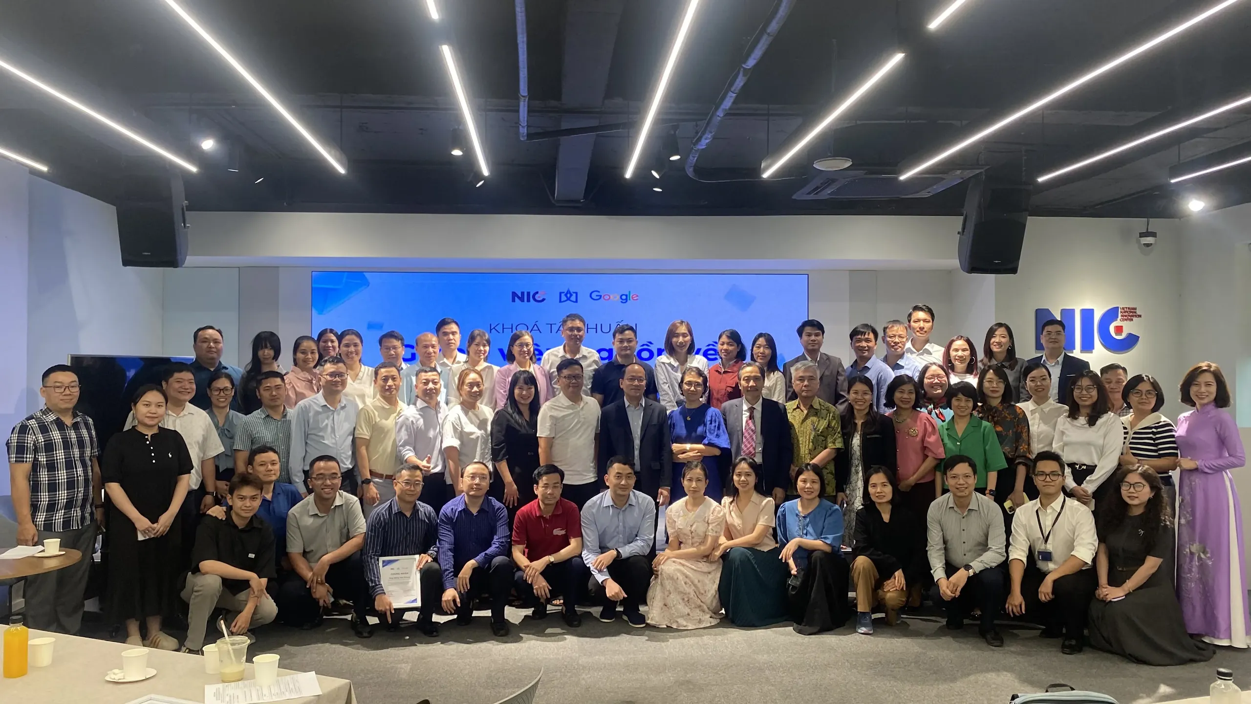 vn-rise-together-with-google-ai-7.webp