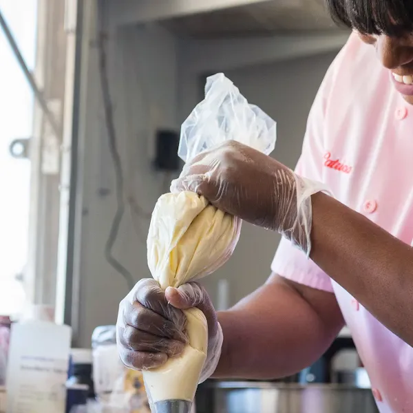 sugas-cakery-image-hr.webp