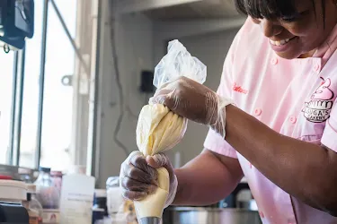 sugas-cakery-image-hr.webp