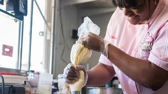 sugas-cakery-image-hr.webp
