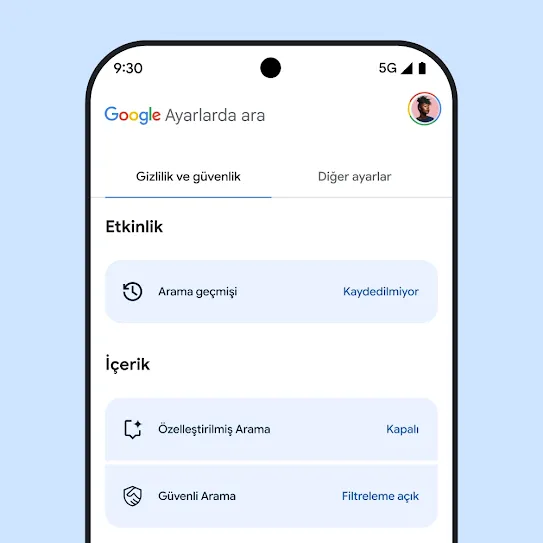 Arama geçmişi, Özelleştirilmiş Arama ve Güvenli Arama ayarları gibi Google Arama ayarlarının gösterildiği akıllı telefon ekranı görseli