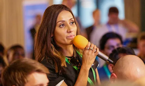 A woman holding mic in hand