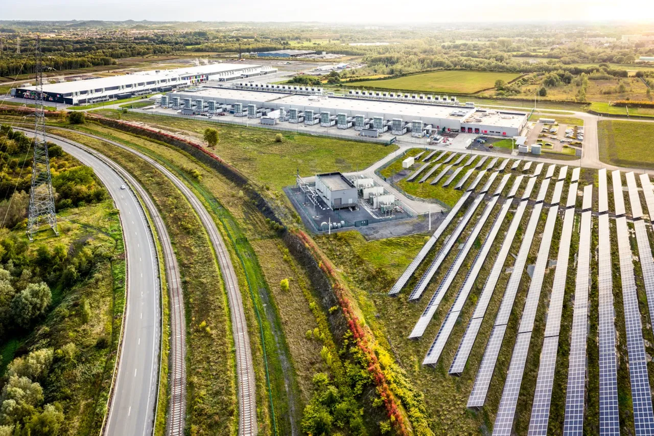 Vue du centre de données Google de Saint-Ghislain, en Belgique