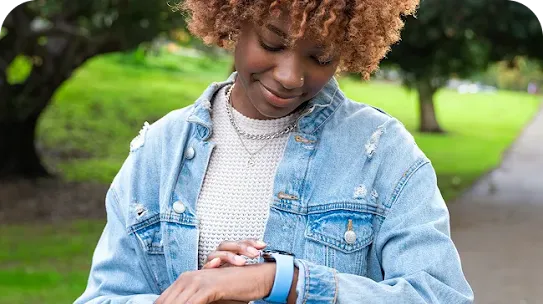 Image of a woman looking to use the smartwatch on her wrist.