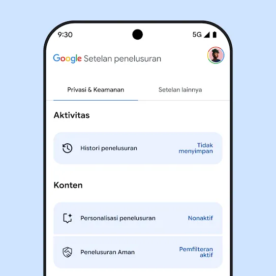 Visual setelan Google Penelusuran di layar smartphone, termasuk setelan untuk histori Penelusuran, Personalisasi penelusuran, dan SafeSearch.