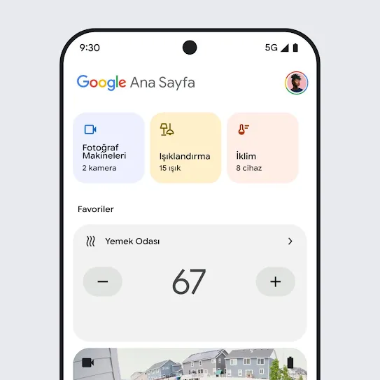 Google Home'un açık olduğu akıllı telefon ekranı görseli. Ekranda güvenlik kameraları, aydınlatma ve iklimlendirmeyle ilgili bilgilerin yer aldığı bir kontrol paneli gösteriliyor. 