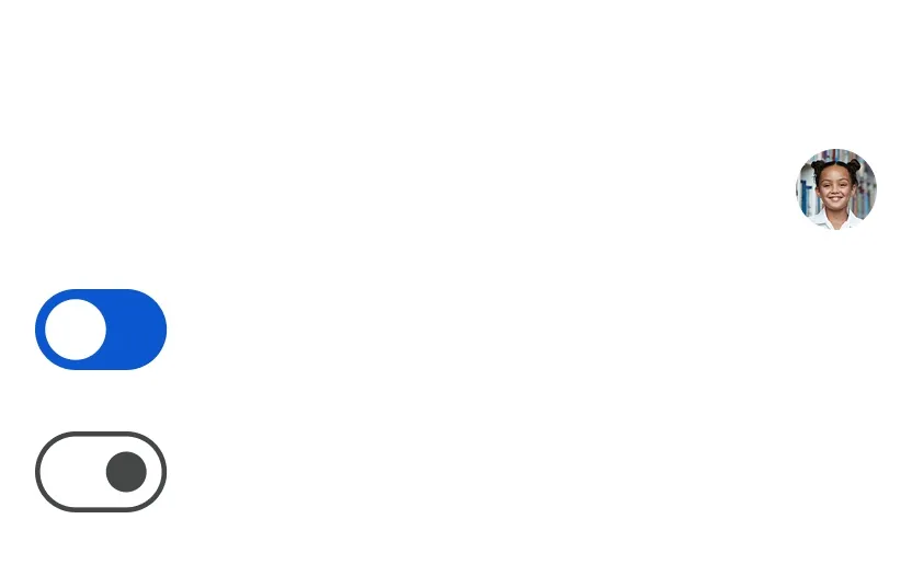 واجهة مستخدم Family Link تعرض إعدادات تنبيهات الإشعارات التي يتم إيقافها أو تفعيلها لإرسال إشعارات عندما يصل أحد أفراد العائلة إلى موقع جغرافي أو يغادره.