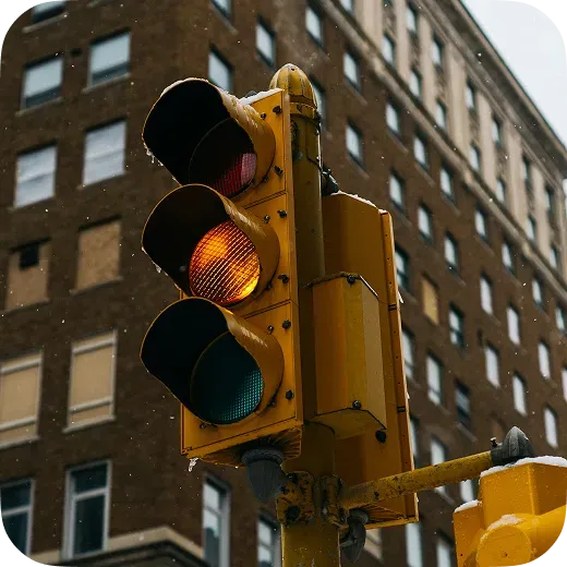 Yellow municipal traffic light representing city driving advisories and road safety updates