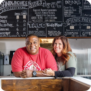 Photo des heureux propriétaires de l'entreprise Bobby’s BBQ and Catering