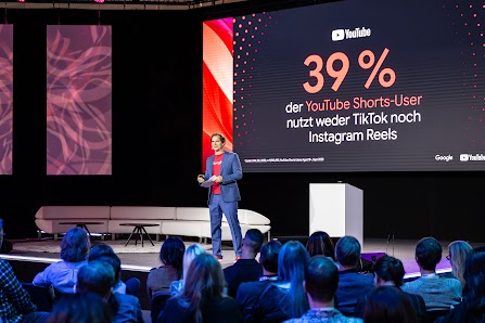 Dr. Bernd Fauser, (Managing Director, DACH Partners & Solution, bei Google), erläuterte in seiner Keynote, wie Marketer den Impact von YouTube und Google nutzen können.
