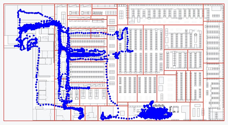 店舗の平面図上に、青い点で従業員の位置情報の軌跡がマッピングされている図。