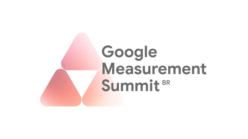 Três triângulos juntos, formando um triângulo maior, e o texto Google Measurement Summit