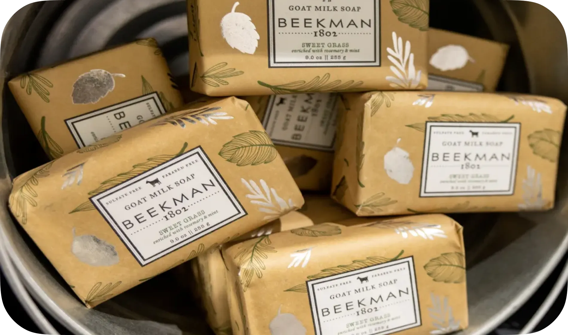 Un balde lleno de barras de jabón Beekman 1802 a la venta.
