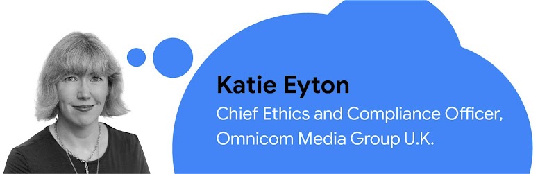Foto di Katie Eyton, Chief Ethics and Compliance Officer, Omnicom Media Group U.K., con un fumetto blu contenente del testo con il suo nome e il suo ruolo.