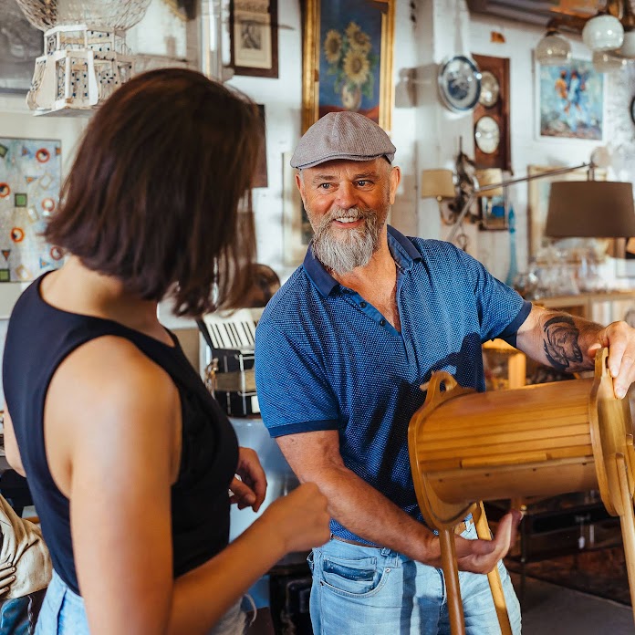 PuurToeval eigenaar Henk staat in zijn winkel