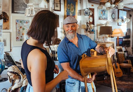 PuurToeval eigenaar Henk staat in zijn winkel
