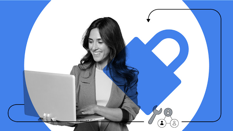 Una chica morena mira sonriente a su ordenador portátil que sostiene con las manos. Le rodea un borde azul y un candado azul representando la privacidad.