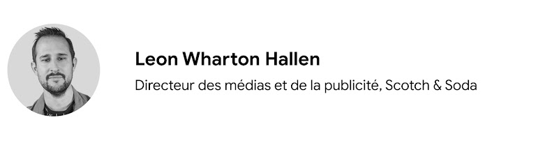 Portrait de Leon Wharton Hallen, directeur des médias et de la publicité chez Scotch & Soda. Il a la peau claire et des cheveux bruns en brosse. Il porte une veste à col et une chemise noire à col rond.