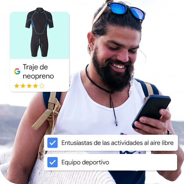 Composición gráfica de un hombre con camiseta sin mangas y shorts sonriendo mientras mira su celular. Sostiene una tabla de surf bajo el brazo y lleva lentes de sol en la cabeza. Superpuestos en la imagen aparecen dos cuadros de selección marcados como “Entusiastas de las actividades al aire libre” y “Equipo deportivo”. En la esquina superior izquierda, una tarjeta de producto muestra un traje de neopreno negro con el logotipo de Google, una calificación de 4 estrellas y el texto “Traje de neopreno”.