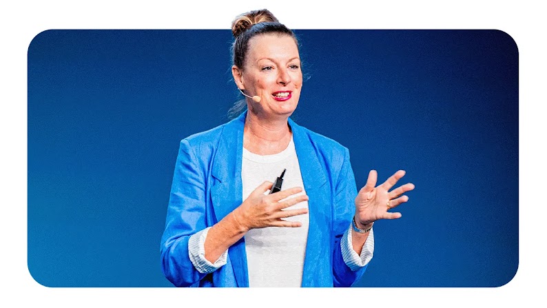 Karen Stocks, VP de global measurement solutions en Google, se dirige a una multitud de asistentes a la conferencia. Crédito de la imagen: Jordan Corey de Halo Creative para Hubspot